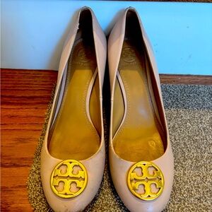 Tory Burch Cream and Gold Heels